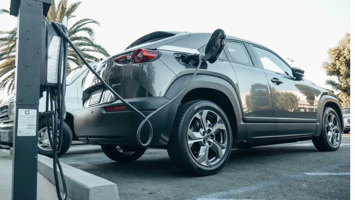 Aumenta demandapor carregamento de carro elétrico