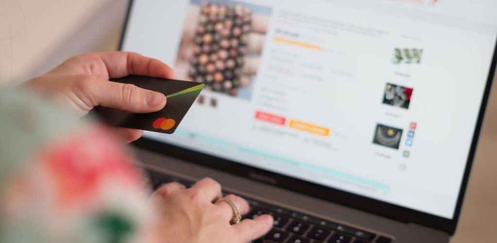 Em um mundo onde o e-commerce já faz parte da rotina, oferecer uma solução prática, segura e eficiente para a entrega de encomendas é mais do que uma comodidade