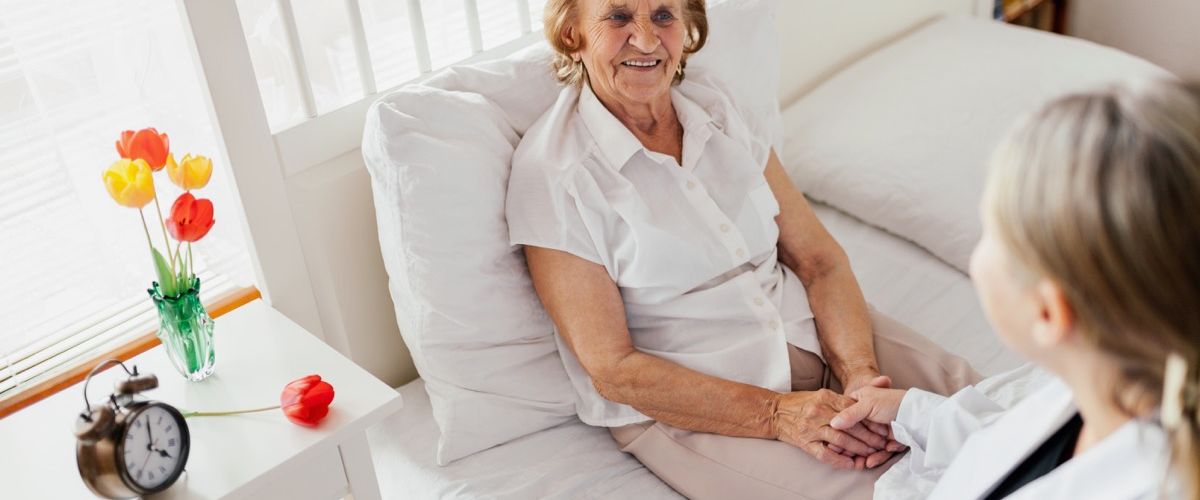 condomínio para idosos terceira idade com enfermeira
