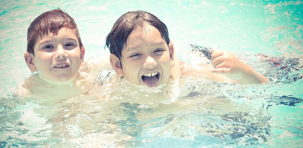 crianças no condomínio segurança na piscina prevenção de acidentes