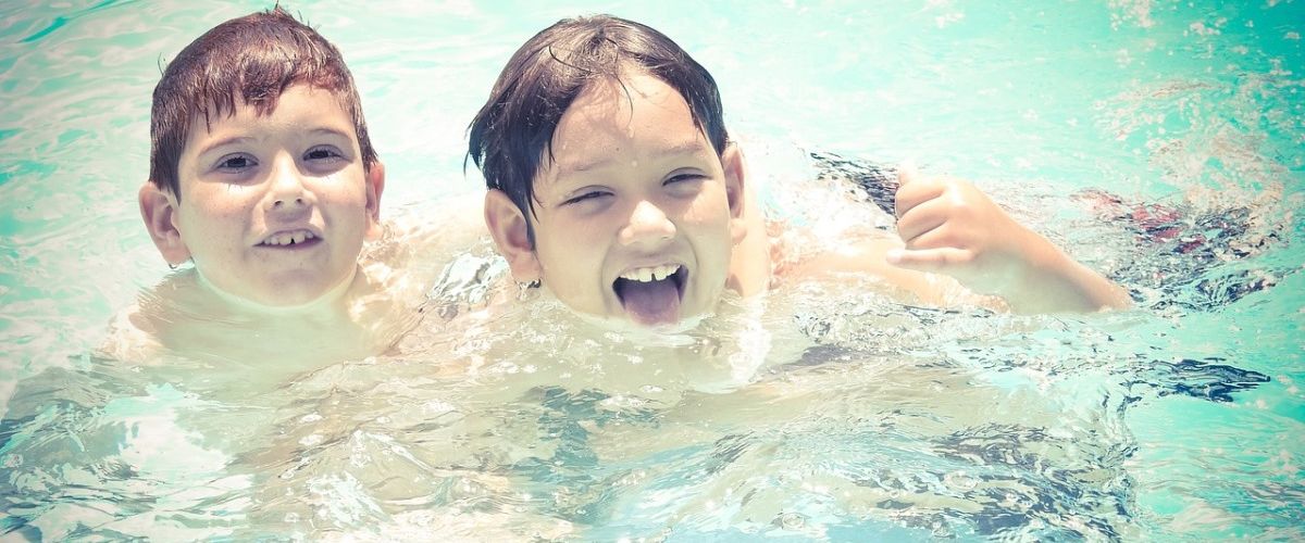 crianças no condomínio segurança na piscina prevenção de acidentes