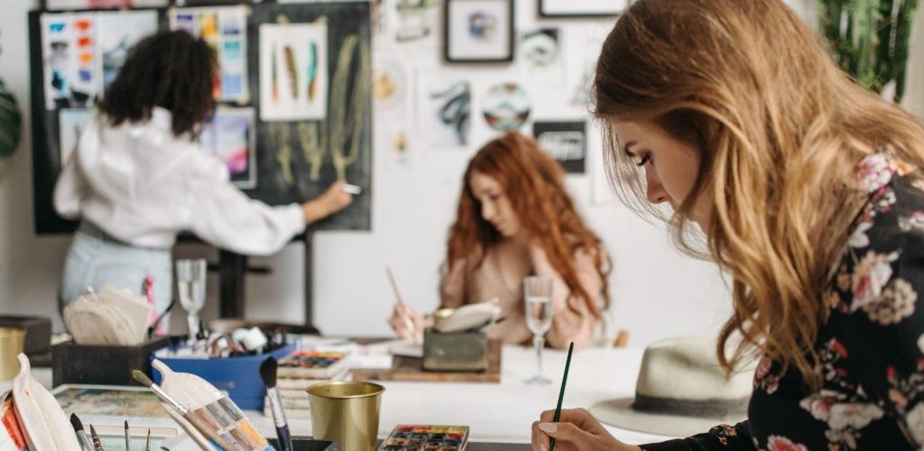 Oficinas podem ser oferecidas para moradores e comunidade, cobrando taxa de inscrição